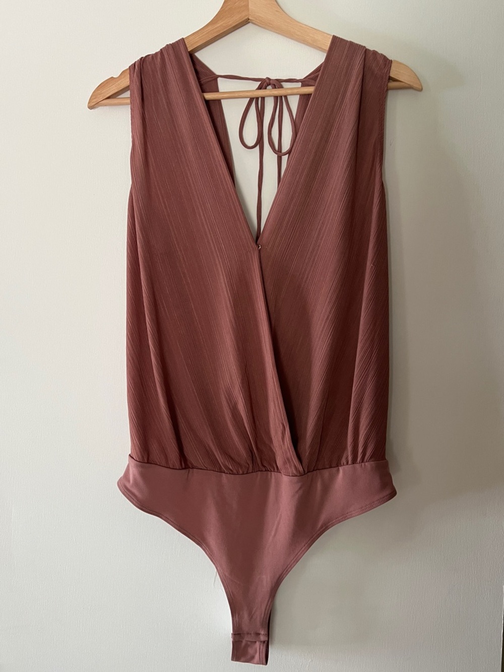 NWT BCBGeneration Mauve Ribbed Surplice Bodysuit Size M